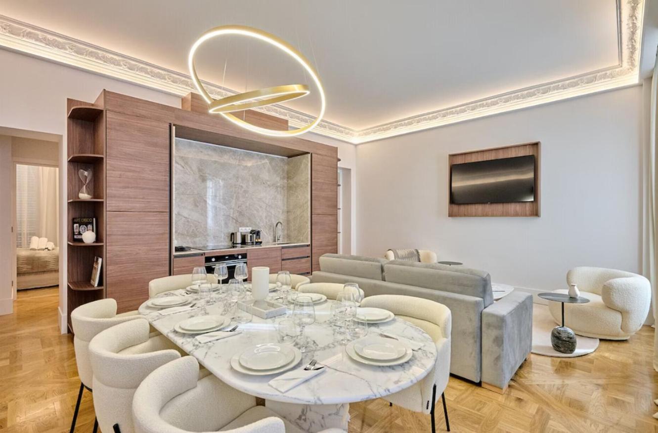 Apartment Living At It's Finest On Clarence Sydney