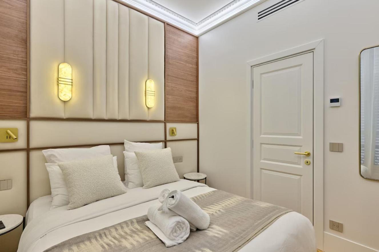 Apartment Living At It's Finest On Clarence Sydney